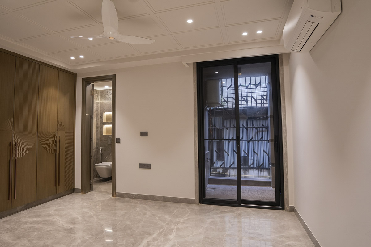 Bright room with large DOORs